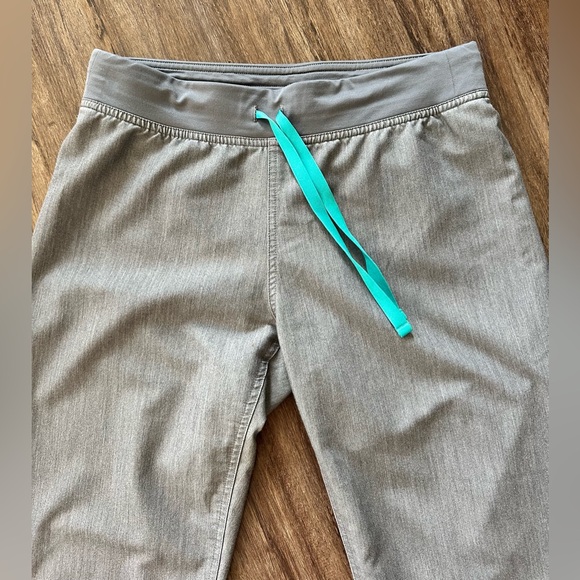 Figs Livingston Basic Scrub Pants in Graphite. Size S (Regular Length) - Picture 5 of 14